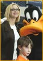 Lisa Kudrow y el Pato Lucas