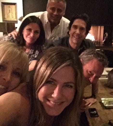 Jennifer Aniston bate un récord Guinness gracias a su selfie de Friends